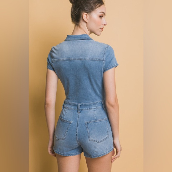 Denim Romper With Front Zip in Light NWT size Small - Picture 4 of 7